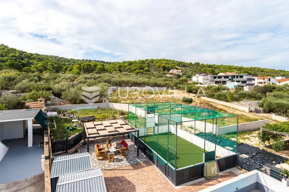 čiovo, slatine, kuća s bazenom na mirnoj lokaciji površine 179 m2 - slika 25
