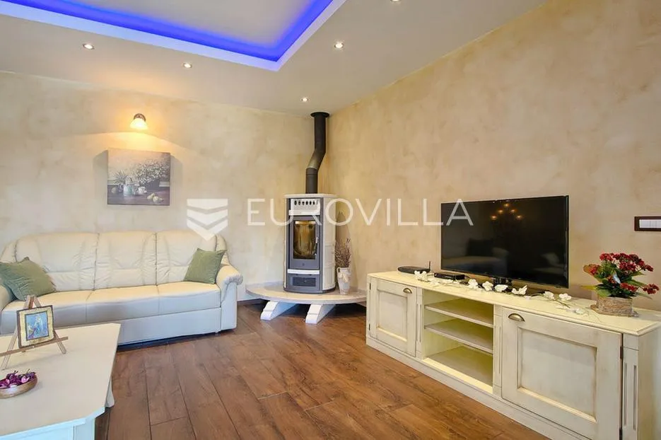 istra, poreč - elegantna kamena vila s bazenom, iznimno kvalitete gradnje - slika 18