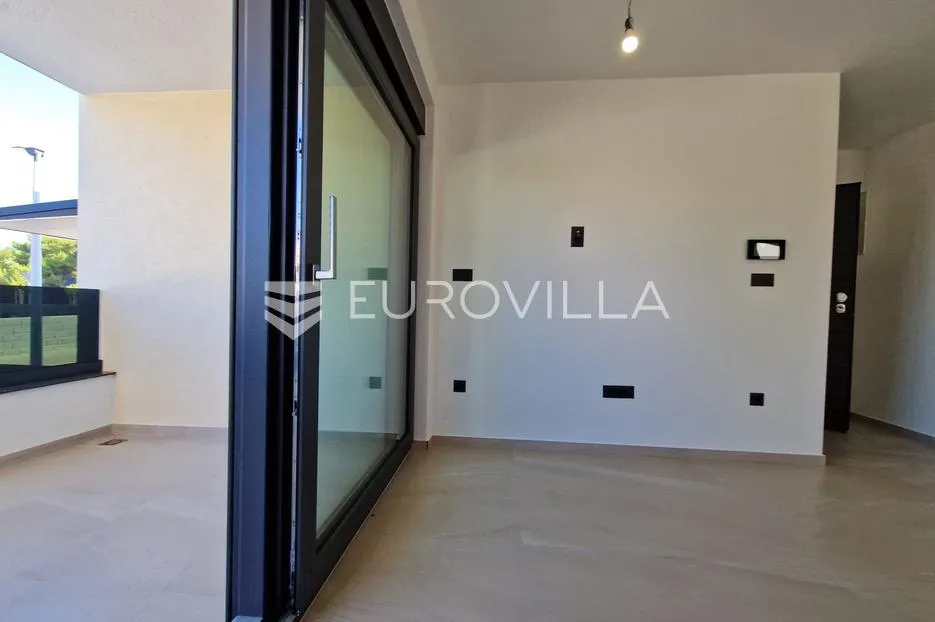 vir, apartman s krovnom terasom, pogled na more - slika 20