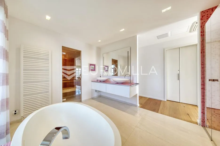 zadar, diklo, moderna i elegantna vila prvi red uz more - slika 16