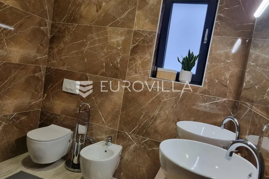 istra, svetvinčenat, moderna vila nkp 160 m2 s bazenom okružena zelenilom u mirnom naselju - slika 3