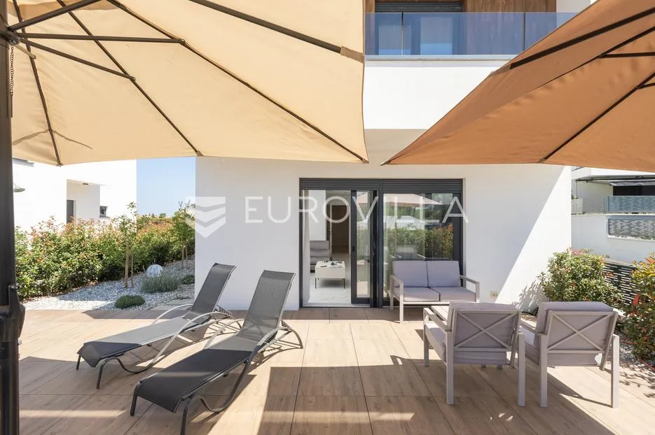 istra, poreč, najam kuće 116 m² s jacuzzijem i vrtom na super lokaciji s pogledom na more - slika 2