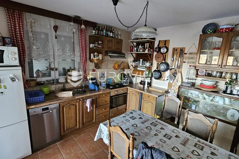generalski stol, vikendica 133 m² s dvorištem od 300 m² - slika 14