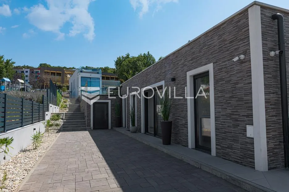 rijeka, kostrena, paveki villa s 2 stana, pomoćnim objektom i bazenom, 279 m² - slika 3