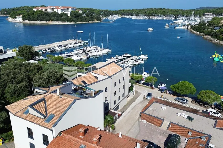 medulin, pješčana uvala, ekskluzivan stan na savršenoj lokaciji prvi red do mora s vrtom - slika 29