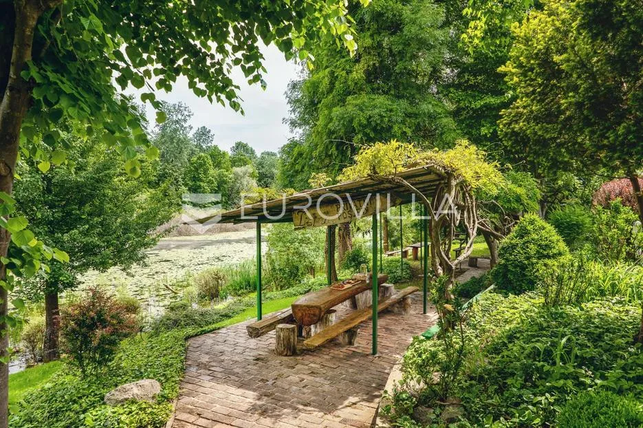 lonjsko polje, gušće, šarmantna vikendica na zemljištu površine 25000 m² - slika 7