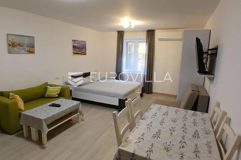 split, bol, dva namještena studio apartmana u centru grada - slika 6