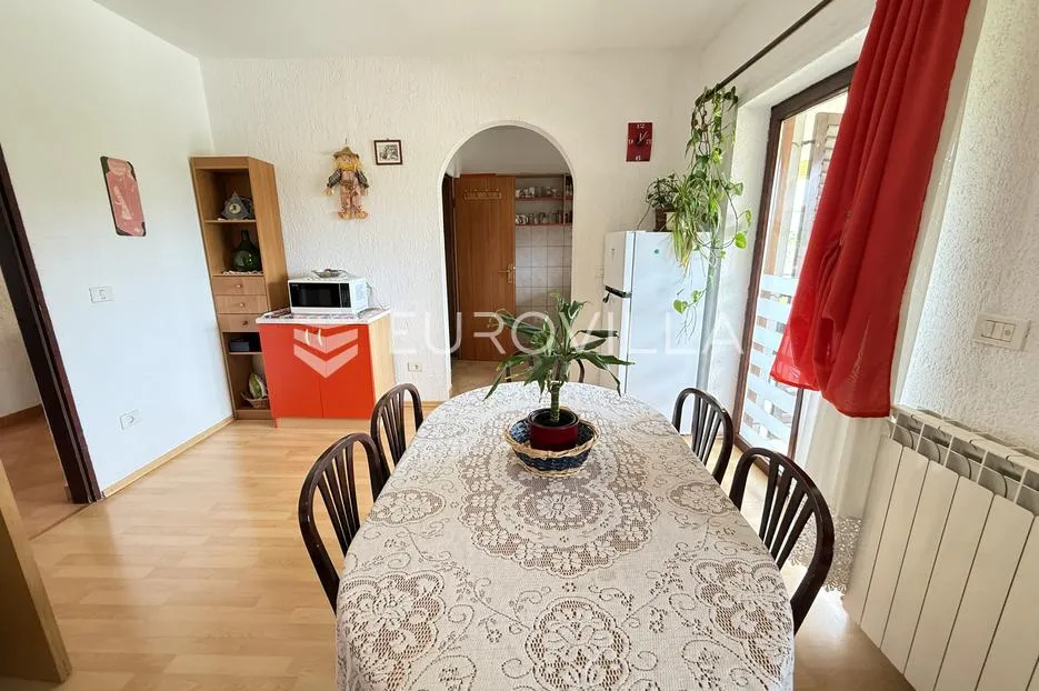 pula, veli vrh - prostrana kuća s pet stambenih jedinica, bazen 22 m2, garaža - mirna lokacija - slika 26