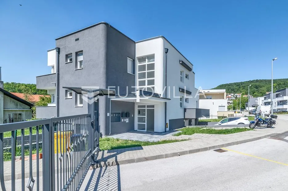 zagreb, gračani, atraktivan i prostran peterosoban stan s vrtom i dvije garaže, 257 m² - slika 15