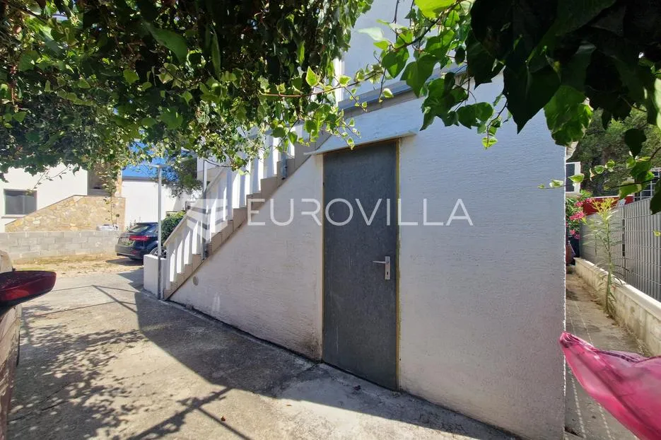 vir, samostojeća katnica s dva apartmana - slika 23