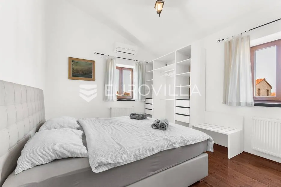 istra, svetvinčenat, prekrasna kamena katnica s bazenom 32 m² i jacuzzijem, 155 m² - slika 33