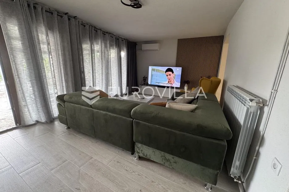 istra, vižinada, obiteljska autohtona renovirana kuća 150m2 u nizu s dvorištem - slika 7