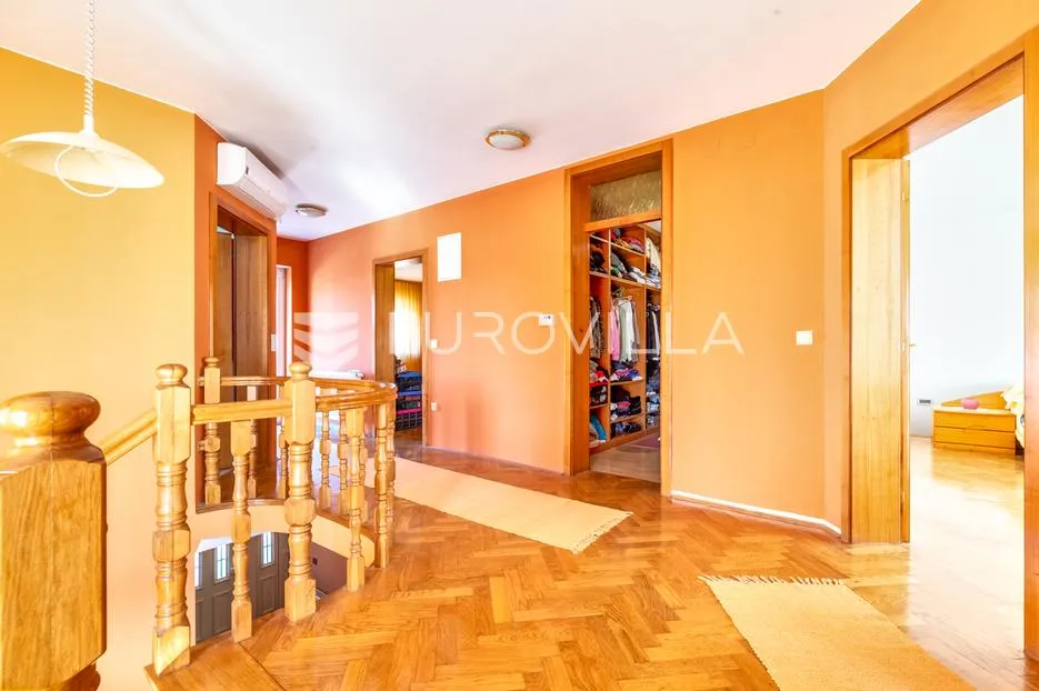 velika gorica, samostojeća kuća 457 m2, odlična lokacija - slika 9