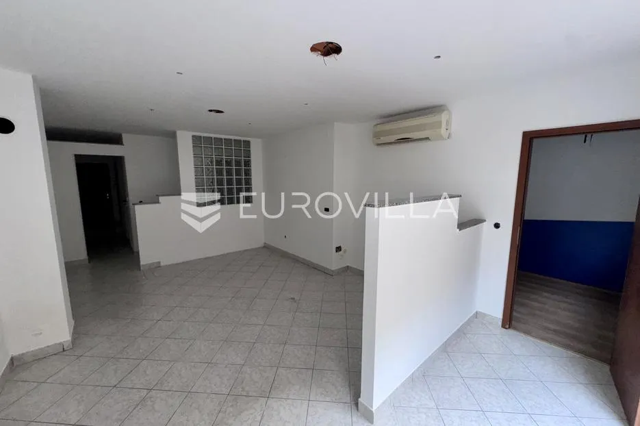 otok krk, njivice, četverosoban stan 67 m², parkirno mjesto - slika 2