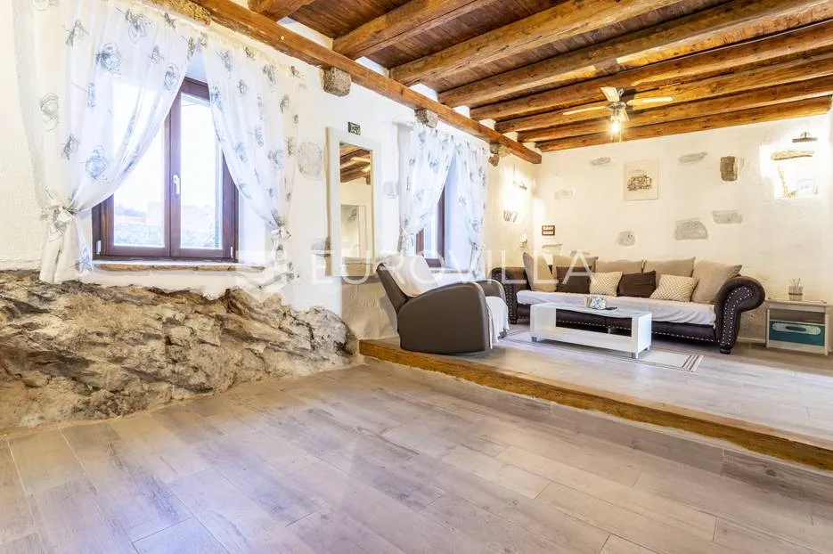 hvar, vrbanj, renovirana kamena kuća - slika 5