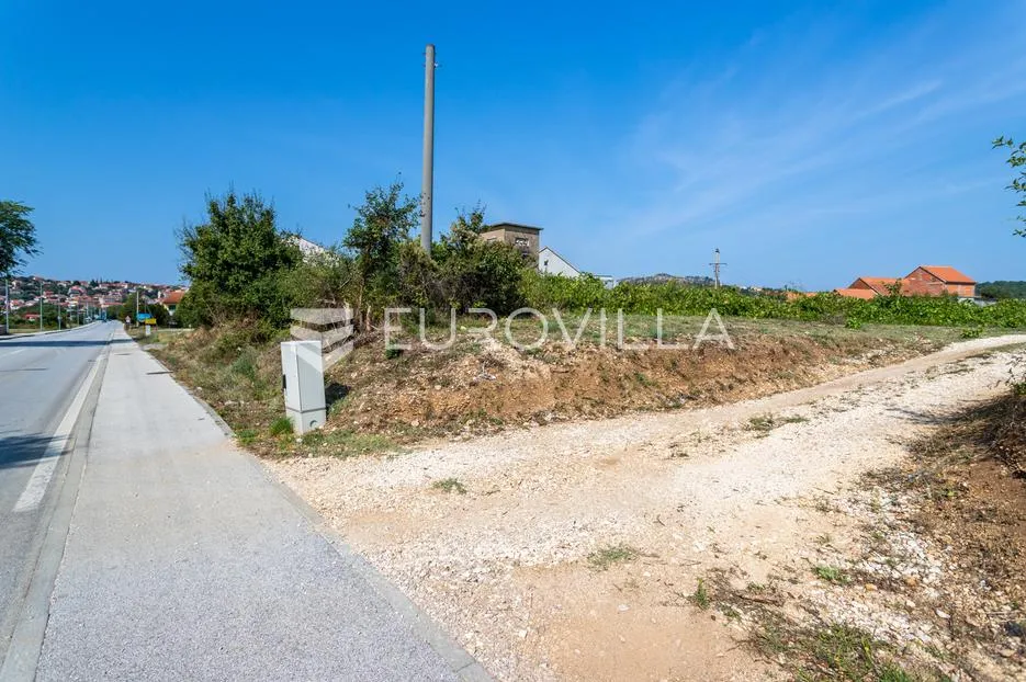 drniš, građevinsko zemljište u samom centru - slika 6