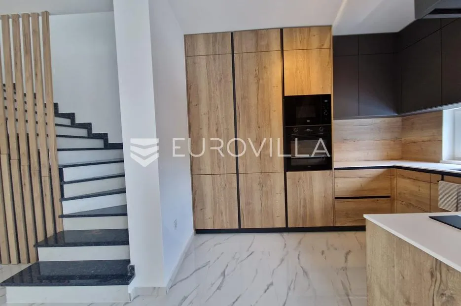 vir, predivna moderna vila s bazenom u centru mjesta, vrhunska lokacija, 450 m od mora - slika 34