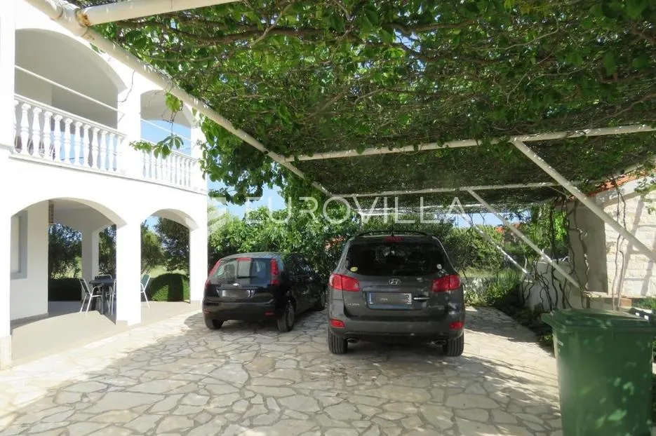 vir, kuća s 5 apartmana i pogledom na more - slika 24