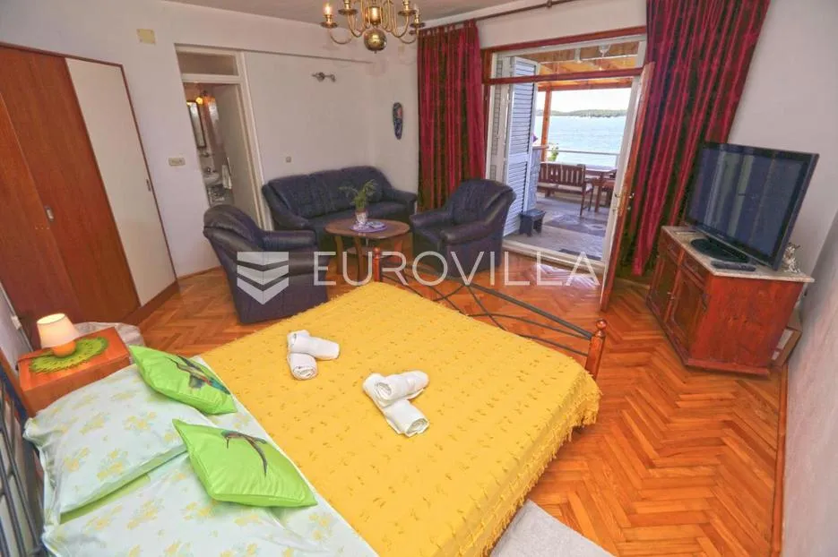 hvar, jedinstvena nekretnina na prekrasnoj poziciji 1.red uz more - slika 6