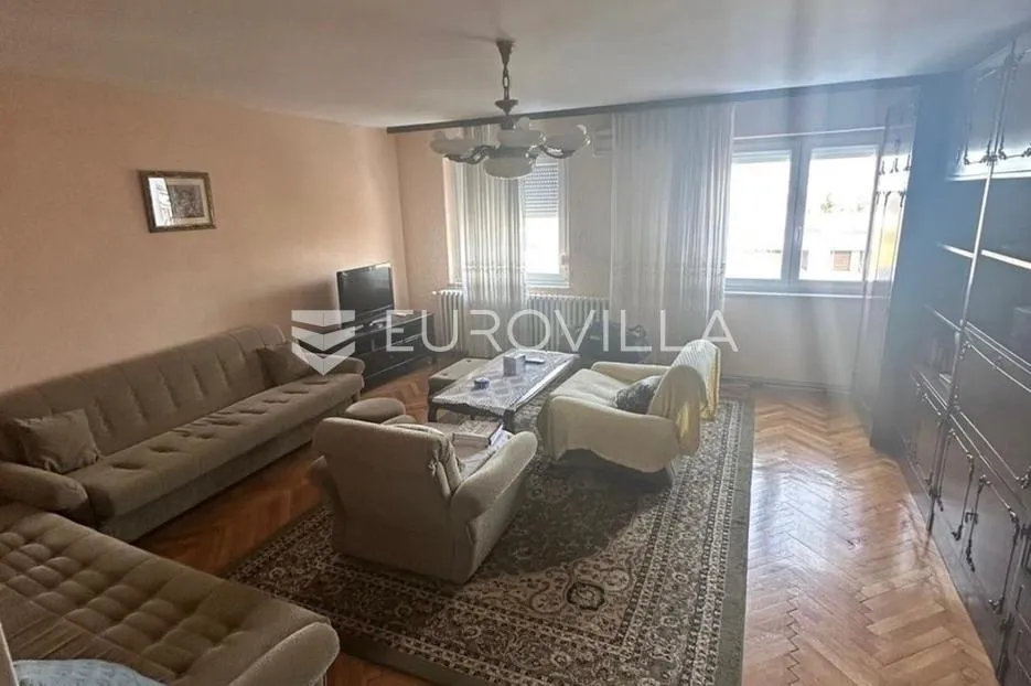 Vinkovci, trosoban stan za najam u centru, 110 m²