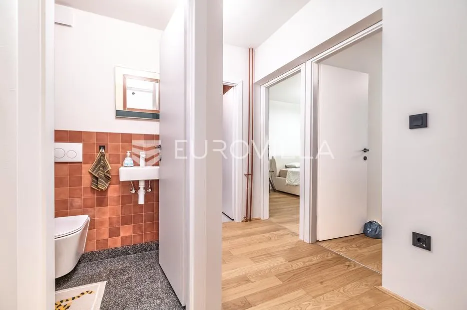 zagreb, jarun, novoadaptiran trosoban stan s dvije garaže loggia i spremište - slika 7