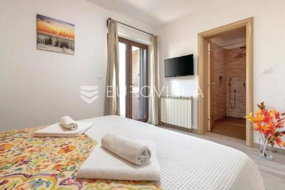 pula, apartmanska kuća s bazenom na uređenoj okućnici, 350 m od mora - slika 20
