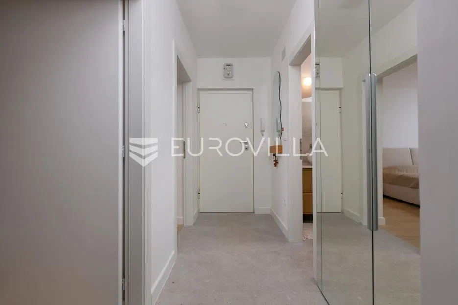 rijeka, donja vežica, potpuno adaptiran i moderno uređen dvosoban stan 49 m² - slika 14