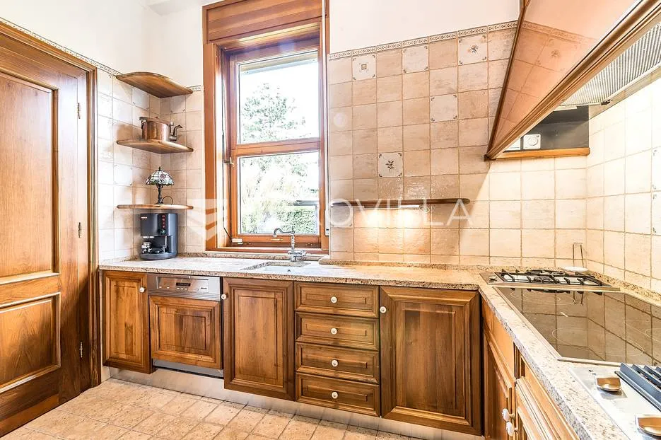 pantovčak, četverosoban stan 238 m2 u prekrasnoj vili s vrtom - slika 4