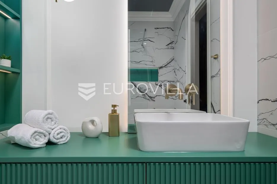 rijeka, centar, novouređen luksuzan stan nkp 105 m2 s tri apartmana - slika 9