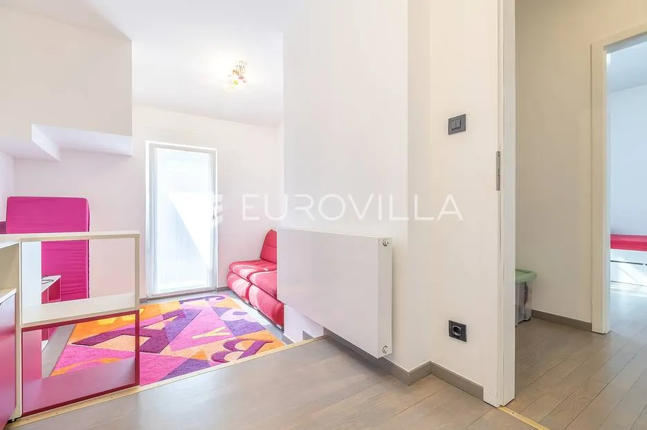 zagreb, jelekovići, prekrasna vila nkp 303,5 m2 na parceli 1786 m2 - slika 18