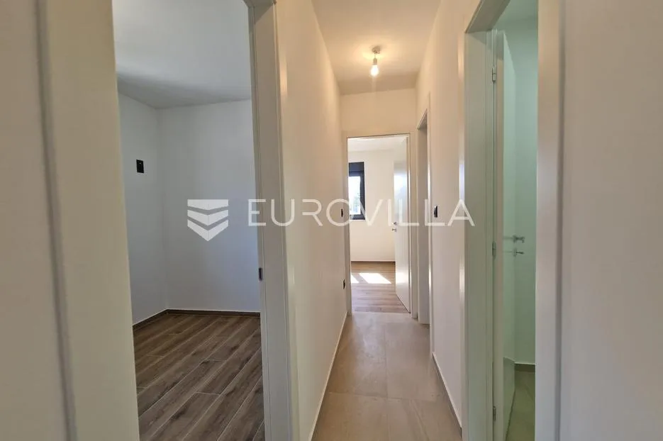 vir, novogradnja, trosobni apartman s vrtom - slika 8