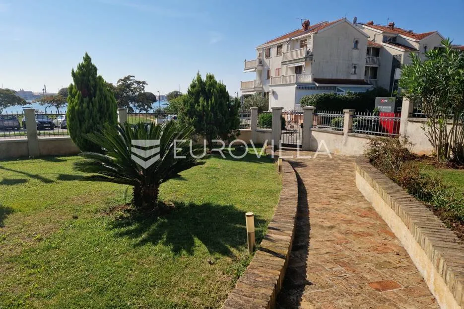 umag, vila prvi red do mora - slika 2