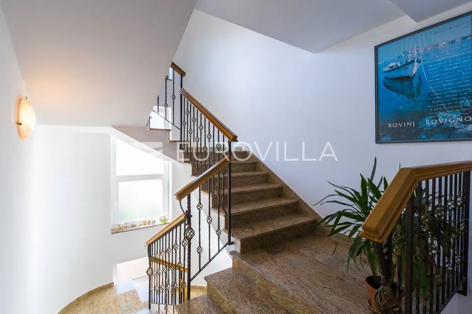 istra, rovinj, apartmanska kuća, 13 stanova, uhodani biznis, odlična prilika - slika 14