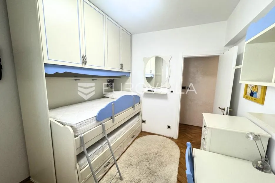 split, žnjan, dvosoban stan prvi red uz more - slika 7