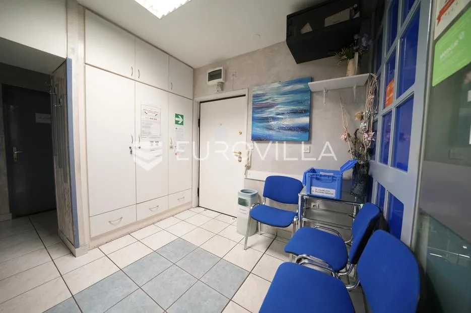 Zadar, Brodarica, dvosoban stan na odličnoj lokaciji, trenutno ordinacija