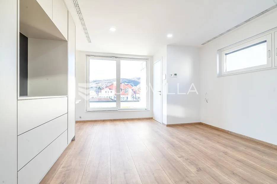 zagreb, mlinovi, luksuzan četverosoban stan 152 m² u duplex kući s garažom - slika 10