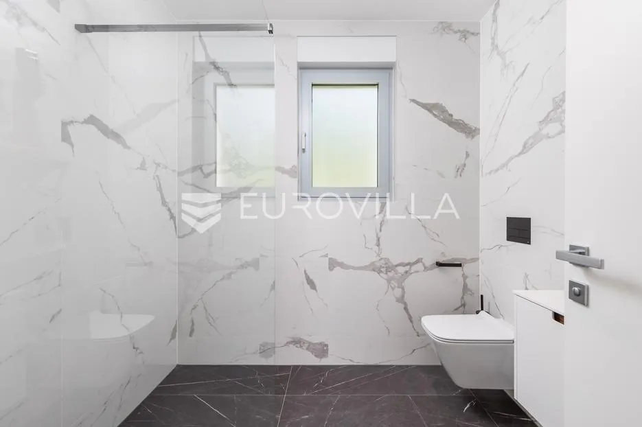opatija, centar, višesoban stan u novogradnji s 4 parkirna mjesta nkp 247 m2 - slika 26