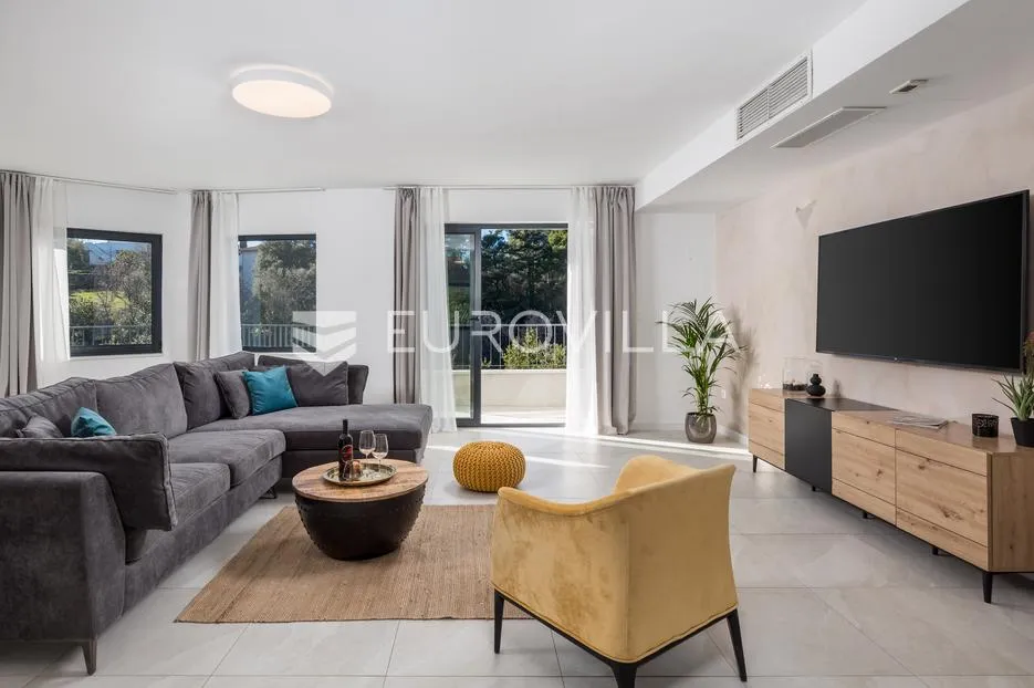 otok krk, malinska, luksuzna vila s dva apartmana u prvom redu do mora - slika 17
