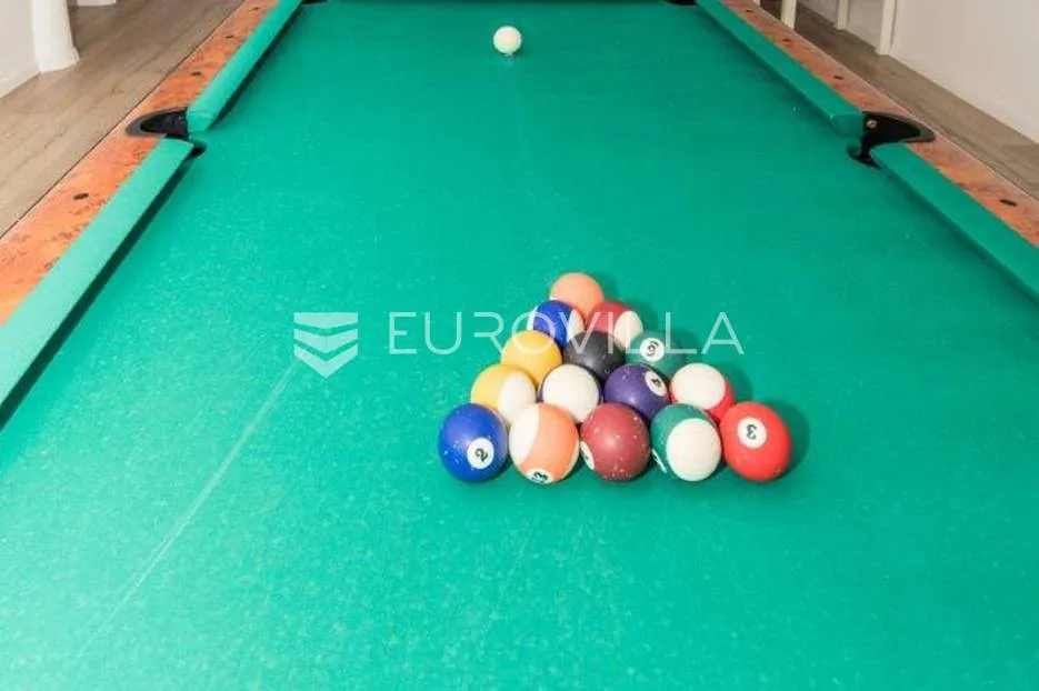 istra, medulin, lijepa samostojeća kuća na uređenoj okućnici s bazenom - slika 24