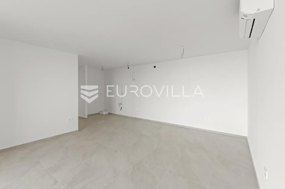 istra, novigrad, stan s 2 spavaće sobe u prizemlju 134 m² 2 parkirna mjesta - slika 2