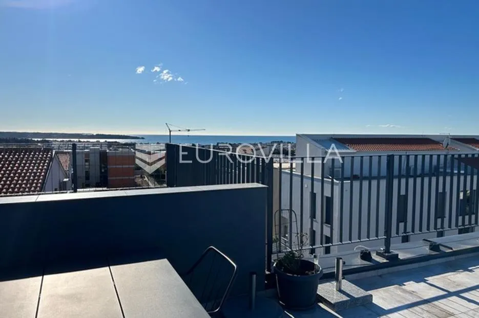 istra, novigrad – moderan stan s panoramskim pogledom na more i prostranom krovnom terasom - slika 33