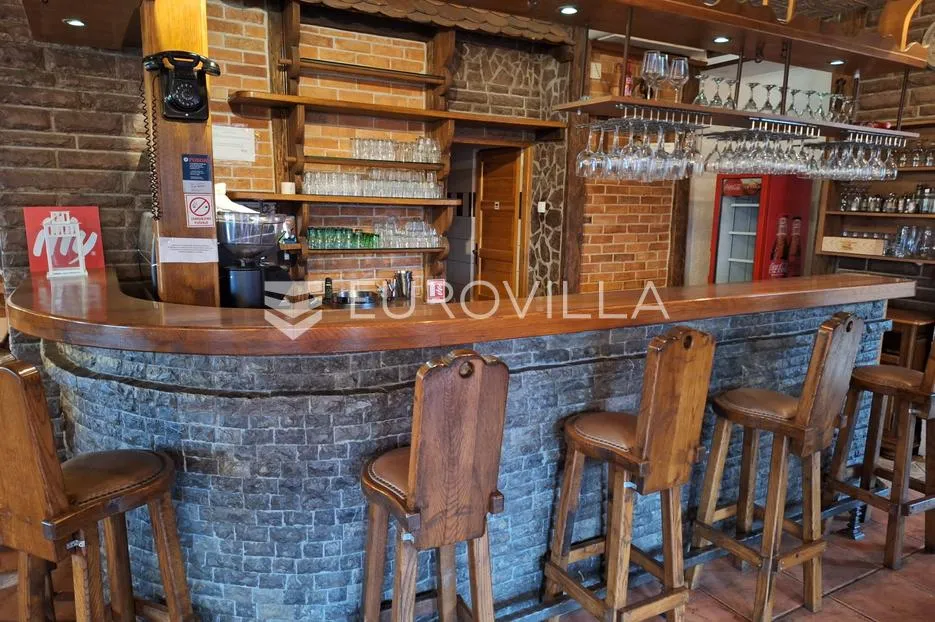karlovac, poslovni prostor, restoran 300 m², odlična lokacija, sav inventar - slika 3