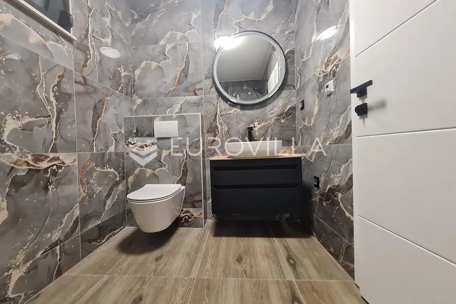 vir, luksuzan apartman s 3 spavaće sobe, prvi red do mora, centar otoka - slika 24