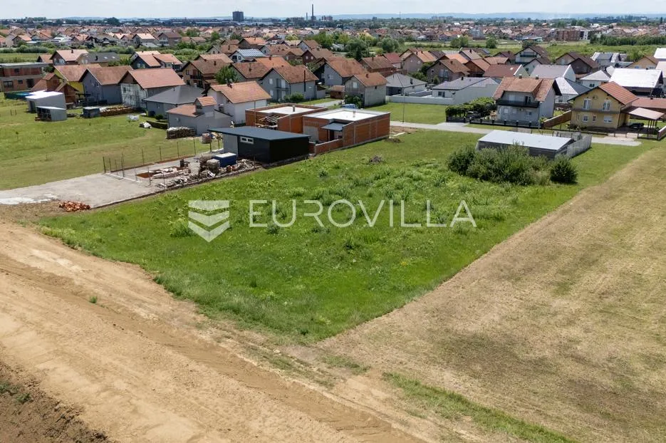 slavonski brod, kolonija građevinsko zemljište 685 m² - slika 2