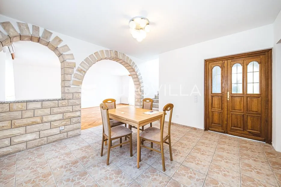 zagreb, gračani, prekrasan troetažan šeterosoban stan s vrtom 278,66 m² - slika 4