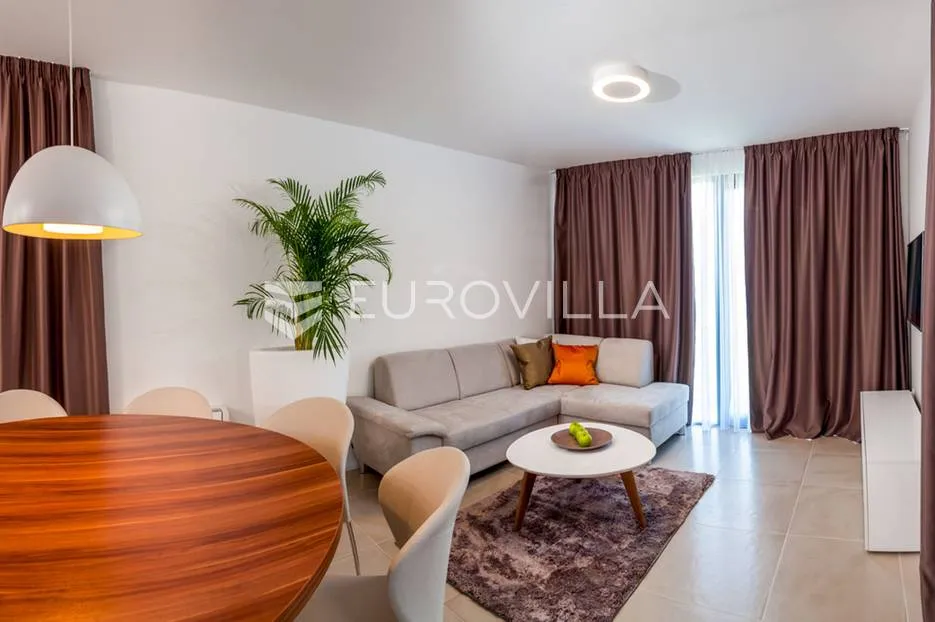 trogir, prekrasna luksuzna vila nadomak mora - slika 2