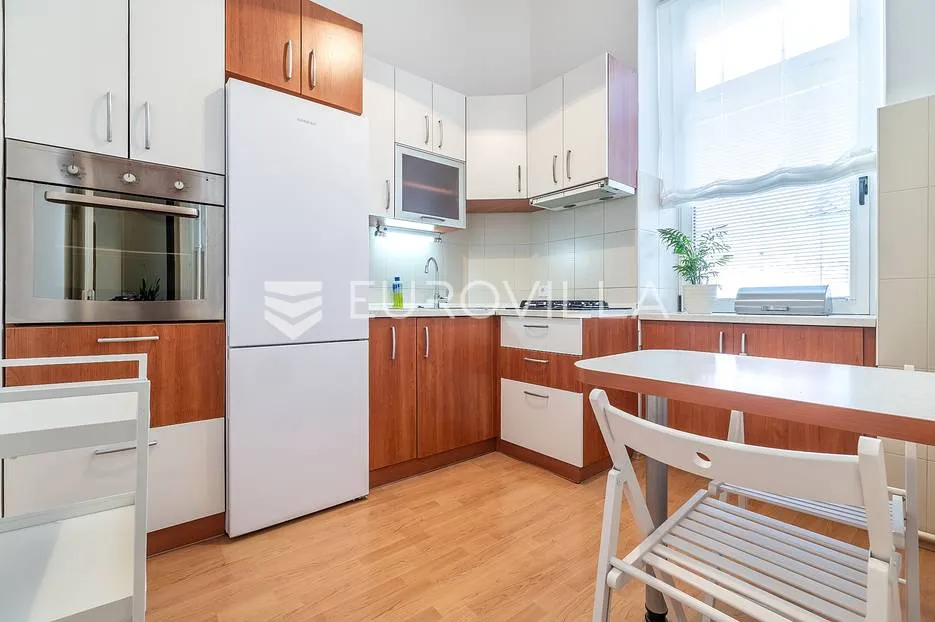 zagreb, medvešćak prekrasan trosoban stan 75 m² - slika 6
