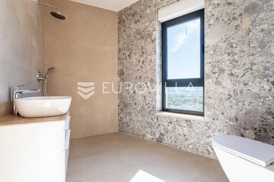otok murter, betina, prekrasna villa s bazenom - slika 15