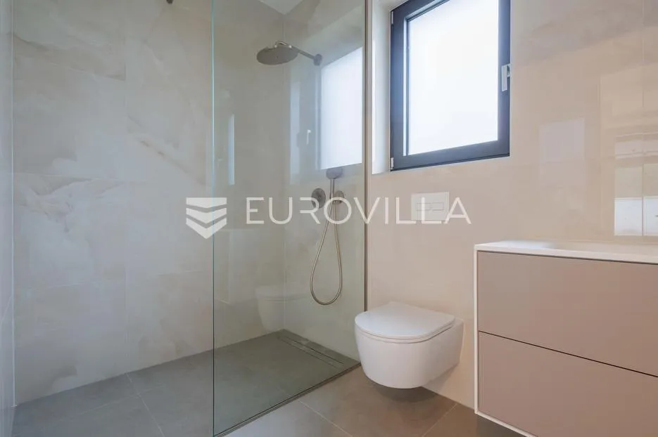 istra, pomer, unikatna, moderna villa 20 m od mora 322 m² - slika 32