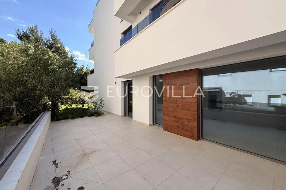 zadar, diklo, luksuzan trosoban stan 124,27 m² na super lokaciji s vrtom - slika 4